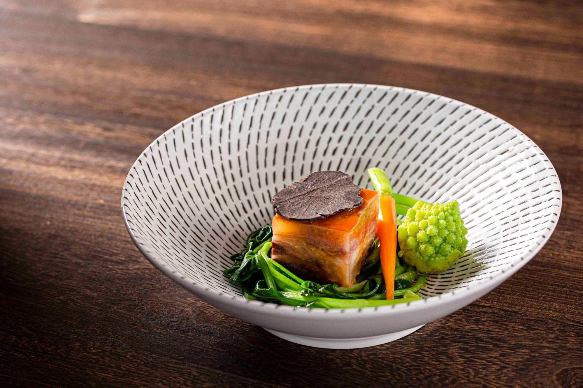 Intercontinental Beichen By Ihg L Walking Distance To Bird's Nest & Water Cube & Metro Station L Interconnected With China National Convention Center L Award-winning Club Lounge With Mixologist L Direct Metro Line To Wangfujing